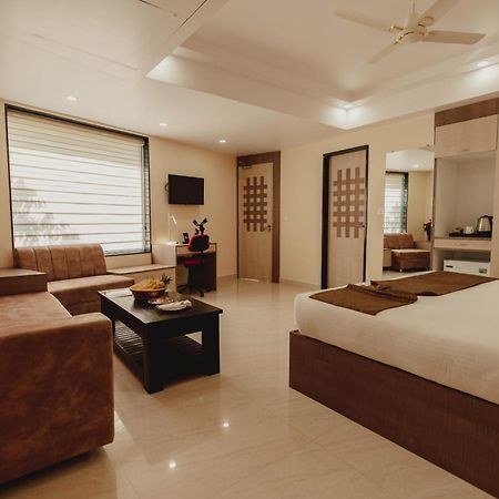 Hotel Bigwig Jabalpur Exterior photo